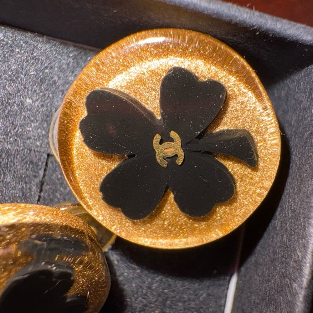 Pre owned lucky clover chanel earring resin cover clip Earrings